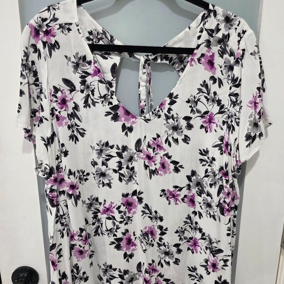 torrid Tops - Torrid White Floral Flutter Sleeve Blouse – Size 2 Plus – Tie Back Detail Top